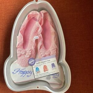 Ballet slippers cake pan